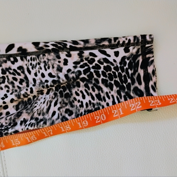 Betsey Johnson Leopard Print Leggings Medium - Picture 7 of 10